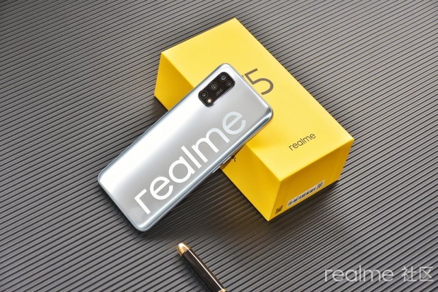 可能是市面上匀称的千元5g手机手感真我v55g