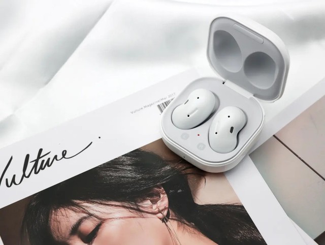 好看的耳机galaxybudslive