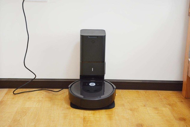 智能清洁能手，强大吸力+自动集尘，Roomba i7+扫地机器人体验