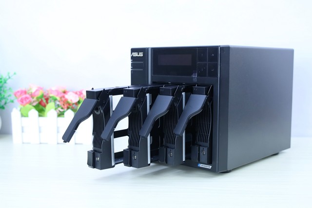 首发双M.2接口+双2.5G网口 华硕AS6604T使用体验