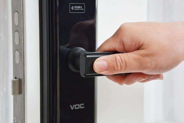 手机一触即开,全屋家电同时联动,新款华为智选voc智能门锁s亲测