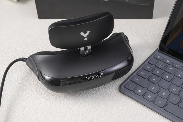 鼻尖上的800吋巨幕,GOOVIS Young头戴显示器体验
