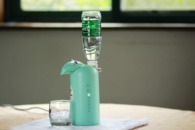 小巧便携,萌趣可爱:米因迷你小型三合一即热式饮水机