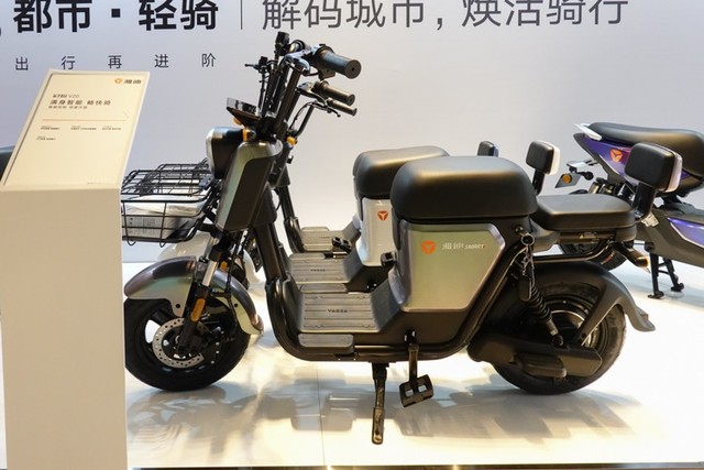 摆脱线缆的束缚:雅迪全球首发电动车无线充电系统