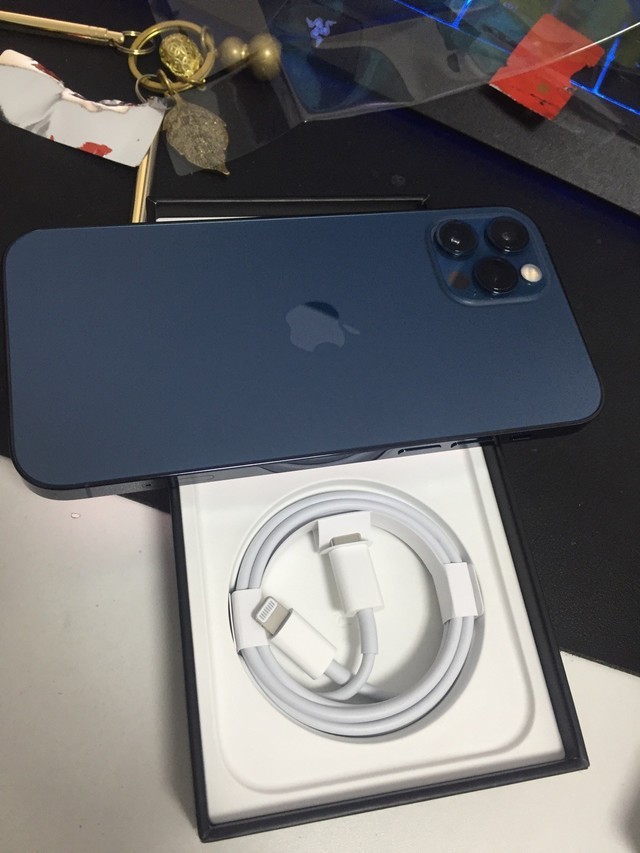 iphone12pro终于又可以立起来了