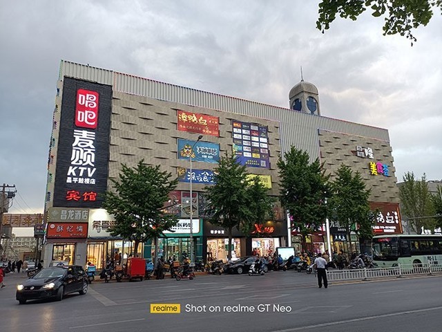 realme真我gt neo还支持119°广角拍摄,下面这个建筑