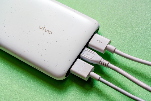 vivo 18W 双向快充移动电源评测:出差旅游必备装备