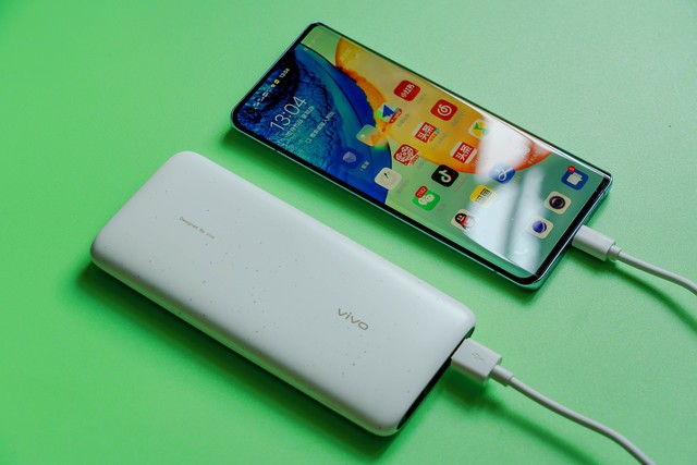 vivo 18W 双向快充移动电源评测:出差旅游必备装备