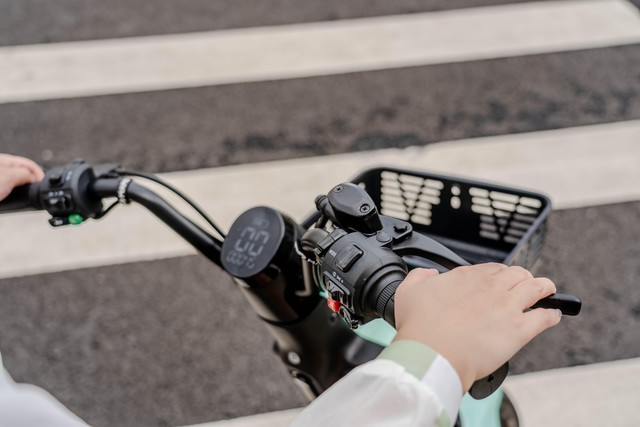 猛犸a5新国标电瓶车评测:无钥匙一键启动