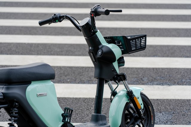 猛犸a5新国标电瓶车评测无钥匙一键启动