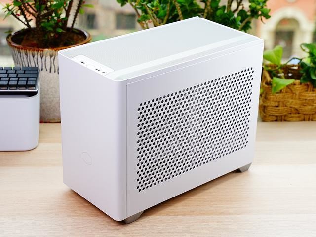 i5+B460+2060S攒ITX主机,蓝天白云般的配色,充满了夏天的气息