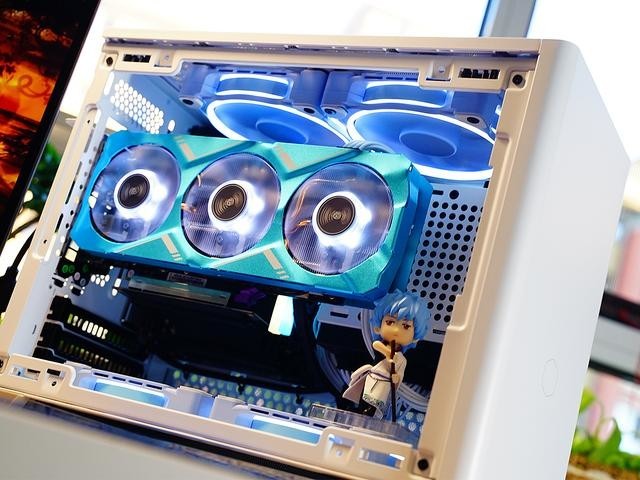 i5+B460+2060S攒ITX主机,蓝天白云般的配色,充满了夏天的气息