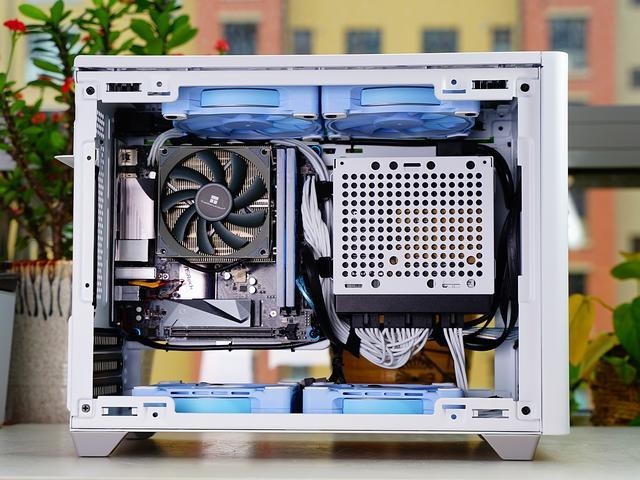 i5+B460+2060S攒ITX主机,蓝天白云般的配色,充满了夏天的气息