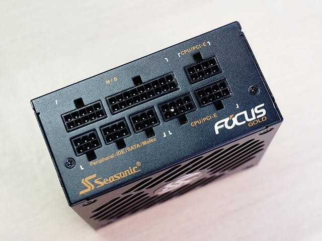 i5+B460+2060S攒ITX主机,蓝天白云般的配色,充满了夏天的气息