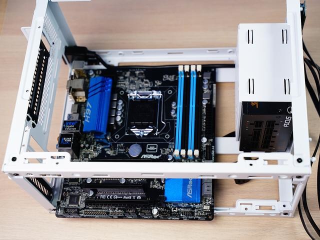 i5+B460+2060S攒ITX主机,蓝天白云般的配色,充满了夏天的气息