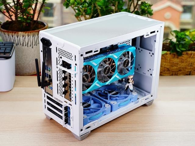 i5+B460+2060S攒ITX主机,蓝天白云般的配色,充满了夏天的气息