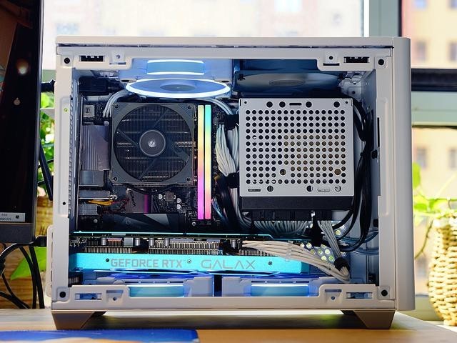 i5+B460+2060S攒ITX主机,蓝天白云般的配色,充满了夏天的气息