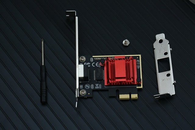 5g电口扩展网卡,x1接口可以兼容几乎所有台式机,配有高低挡板,塔式