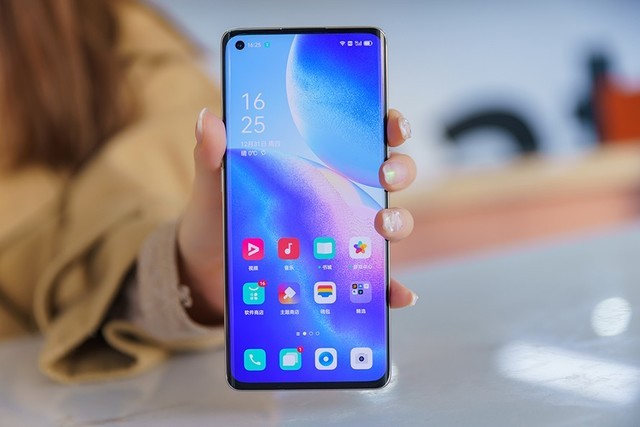 opporeno5pro星鑽煥採襯托時尚女郎