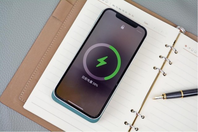 苹果官配太贵闭眼推荐入麦多多磁吸充电宝