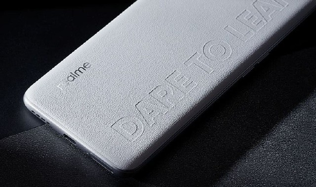 素皮后盖工艺的realme q2 pro