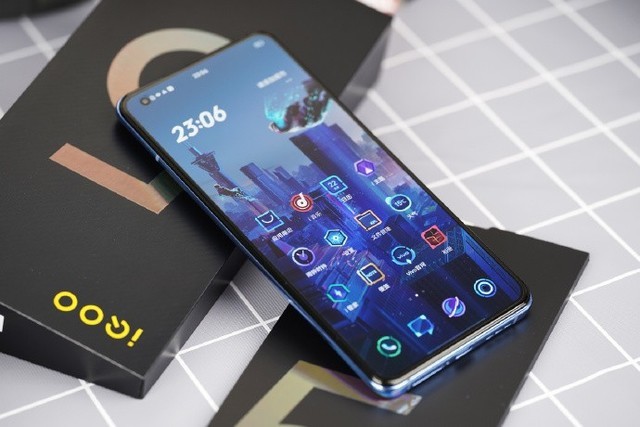 iqoo 5作为kpl官方比赛用机联名款