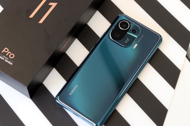 屏幕方面,小米11 pro搭载的屏幕可能是最顶级的2k手机屏幕,不仅仅获得