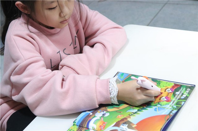 家长不用愁,启蒙教育就这么简单!小木百变悟空点读机器人体验