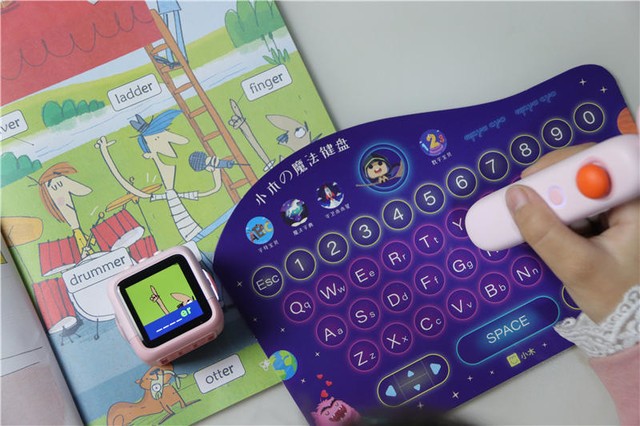 家长不用愁,启蒙教育就这么简单!小木百变悟空点读机器人体验