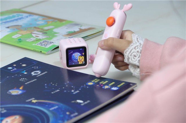 家长不用愁,启蒙教育就这么简单!小木百变悟空点读机器人体验