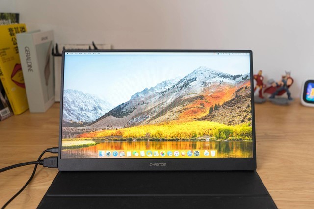 享受大屏的快乐:c-force15.6英寸便携屏