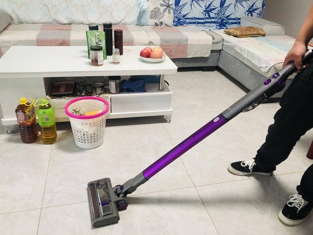 吉米P7小轻杆无线吸尘器体验:小巧便携吸力大,清洁好帮手
