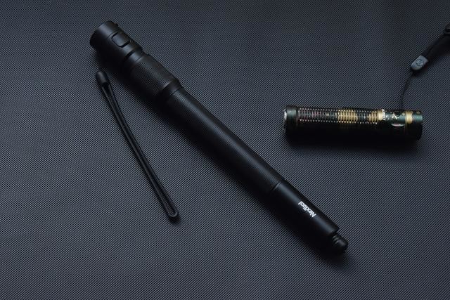 随身防护迅雷之势纳拓雷电安全求生伸缩棒体验