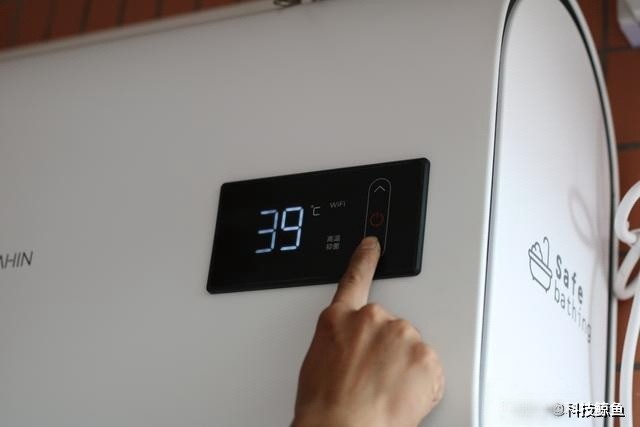 老房子安装新热水器,华凌电热水器开箱评测