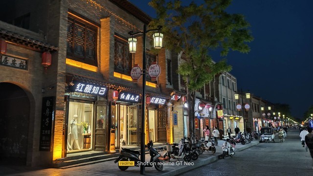 真我GT Neo:天玑1200处理器+6400万索尼主摄,年轻人的轻旗舰