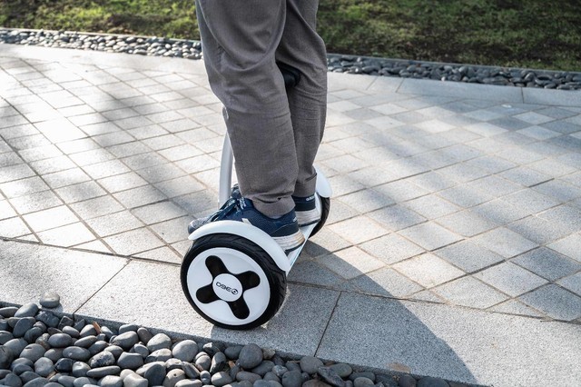 脚下生风360度溜达利器360平衡车p1上手