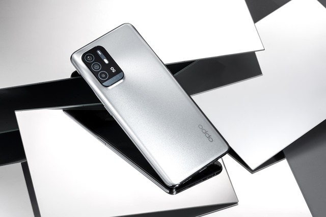 OPPO A95雅银色图赏:低调又不失典雅,2K价位颜值担当