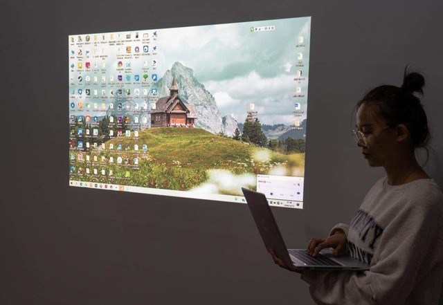 仅用一根电源线就能开会,明基e530智能商务投影