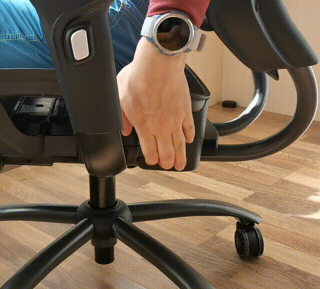 上面这个动图展示一下气动上下高度调节,这里要说一点是,因为椅子宽度