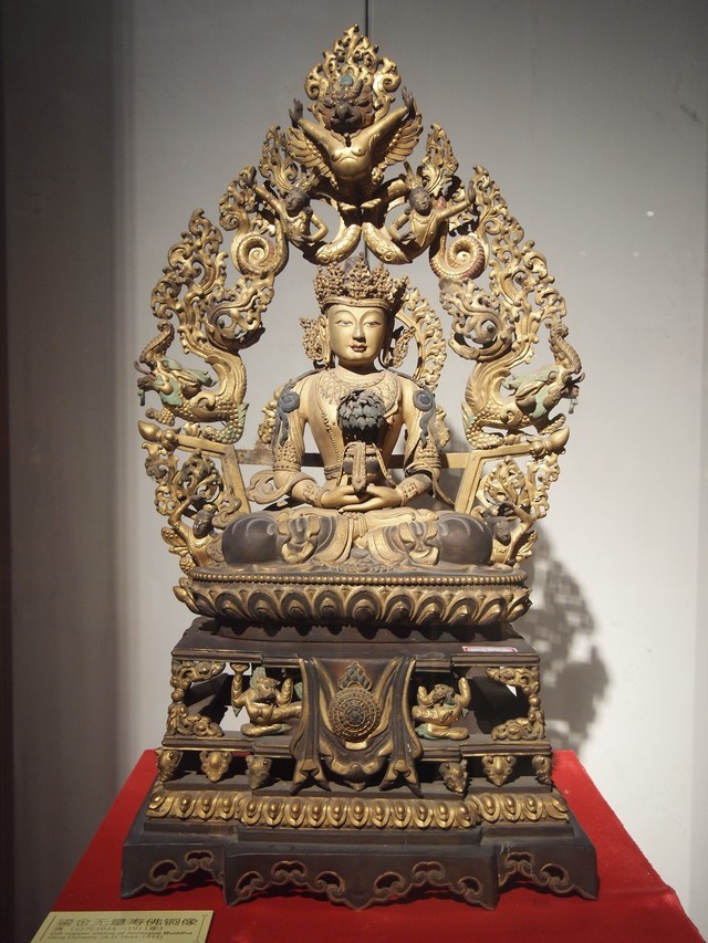 去南京博物院拍的铜鎏金佛造像图片