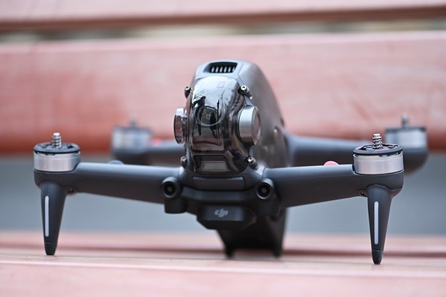 大疆DJI FPV无人机评测:兼备航拍与穿越的全能飞行器