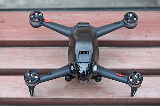 大疆DJI FPV无人机评测:兼备航拍与穿越的全能飞行器