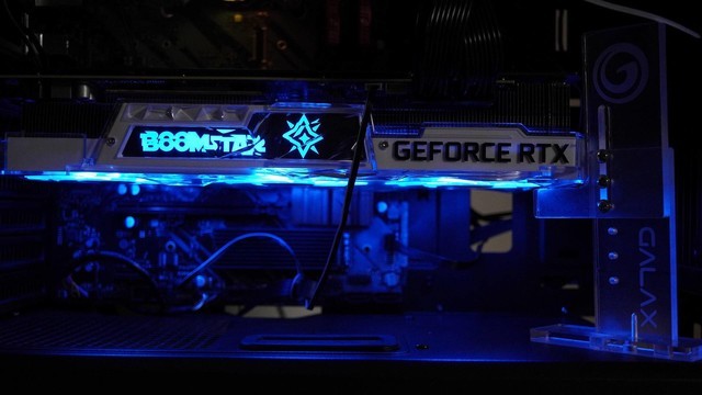 又大又白的显卡 影驰GeForce RTX3070 星曜