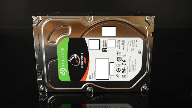 万兆NAS剪4K!威联通QNAP TS-532X+希捷酷狼