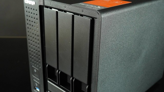 万兆NAS剪4K!威联通QNAP TS-532X+希捷酷狼