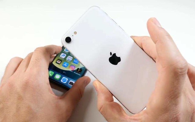 12 Mini对比iPhone SE,差距比想象的更大