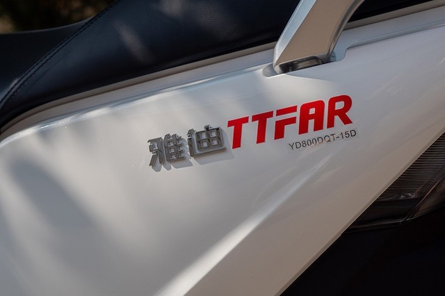 雅迪冠能T5电动轻便摩托车:TTFAR 7级增程 骑行新体验