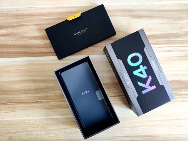 k40游戏增强版,打开包装盒可以看到,其中包括了redmi k40游戏增强版