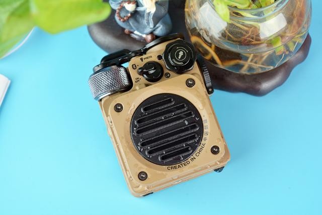 猫王·野性mini实测篇:军工级品质,250g+IPX5防水+手电筒