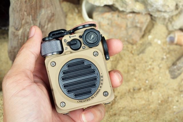 猫王·野性mini实测篇:军工级品质,250g+IPX5防水+手电筒